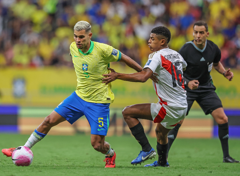 库里：球队落后16分我曾在中场休息时玩社媒 随着年龄增长现在已经有所收敛