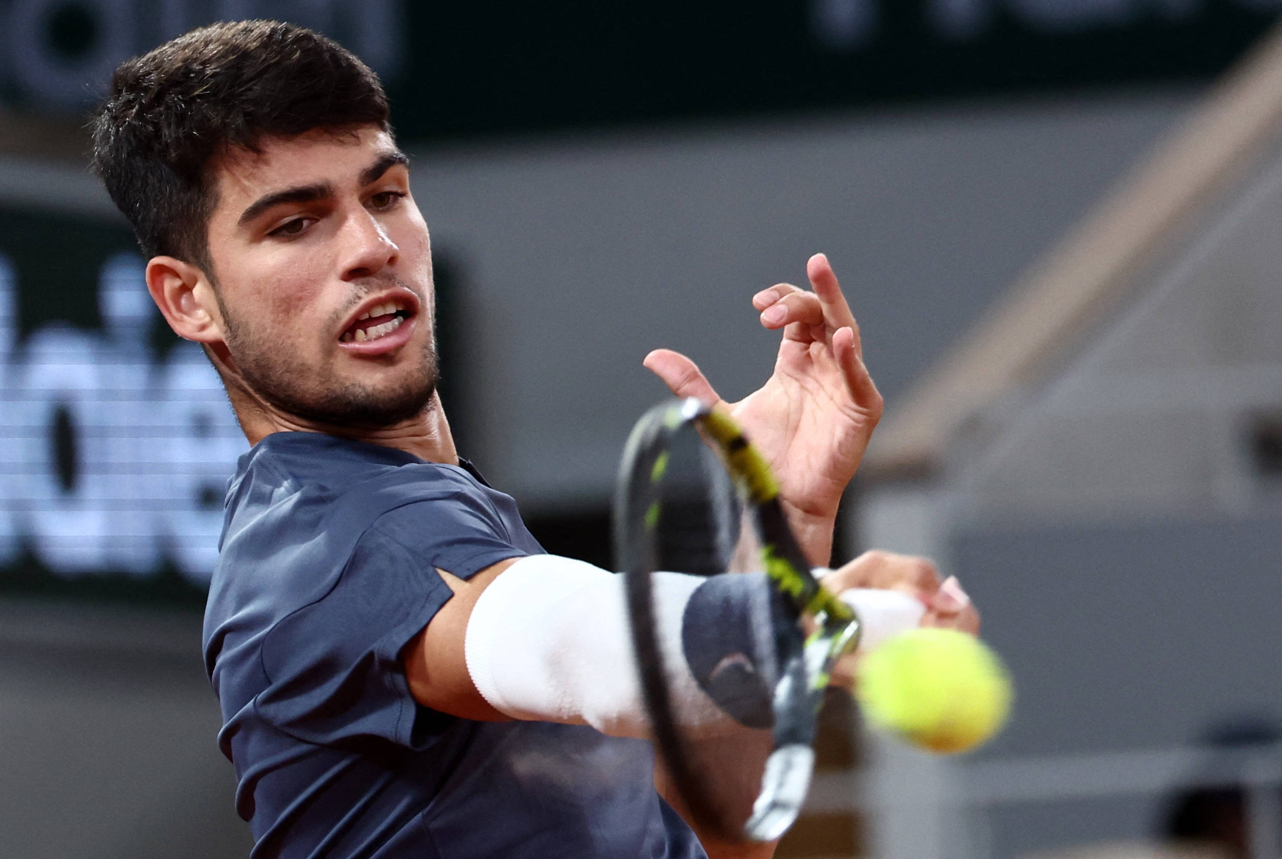 相对低廉的 相对低廉的